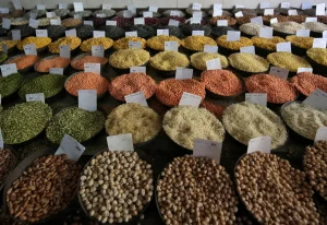 Desi chickpea market analysis showing price trends, global trade routes from Australia and Tanzania to India and Pakistan, with bearish market indicators and commodity trading data visualization