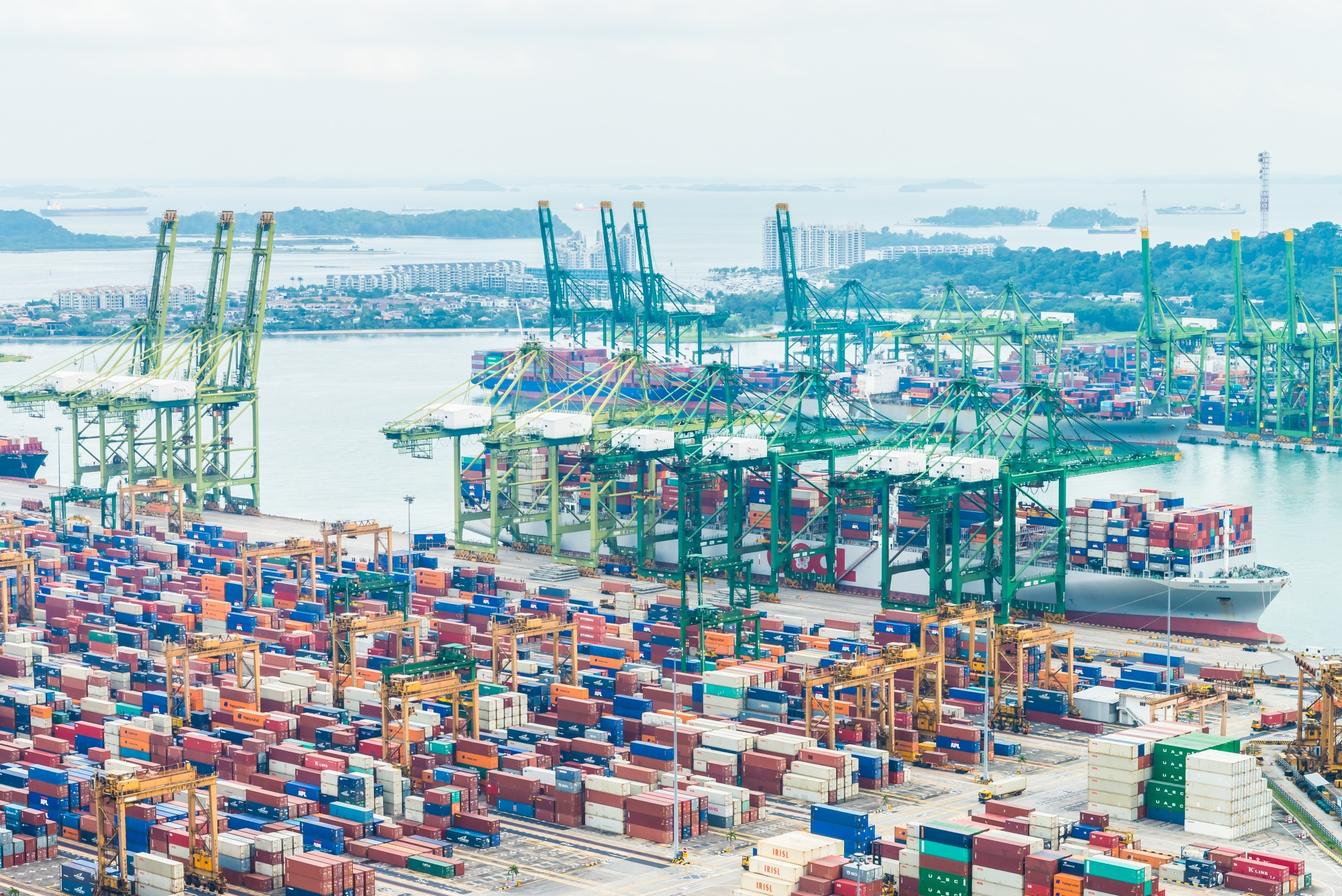 Brazil Set to Benefit from Global Trade Frictions Despite Domestic Pressures