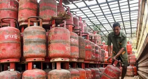 India LPG shortage impacts commercial cylinder distribution as supply tightens