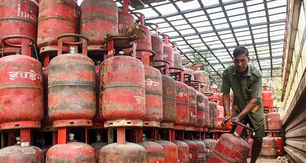 India LPG shortage impacts commercial cylinder distribution as supply tightens