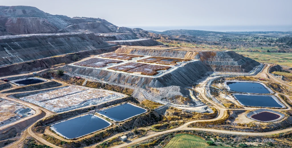 Critical minerals supply chain at an Australian open-cut mine, central to the raw material provisions secured under the Australia-EU Free Trade Agreement.